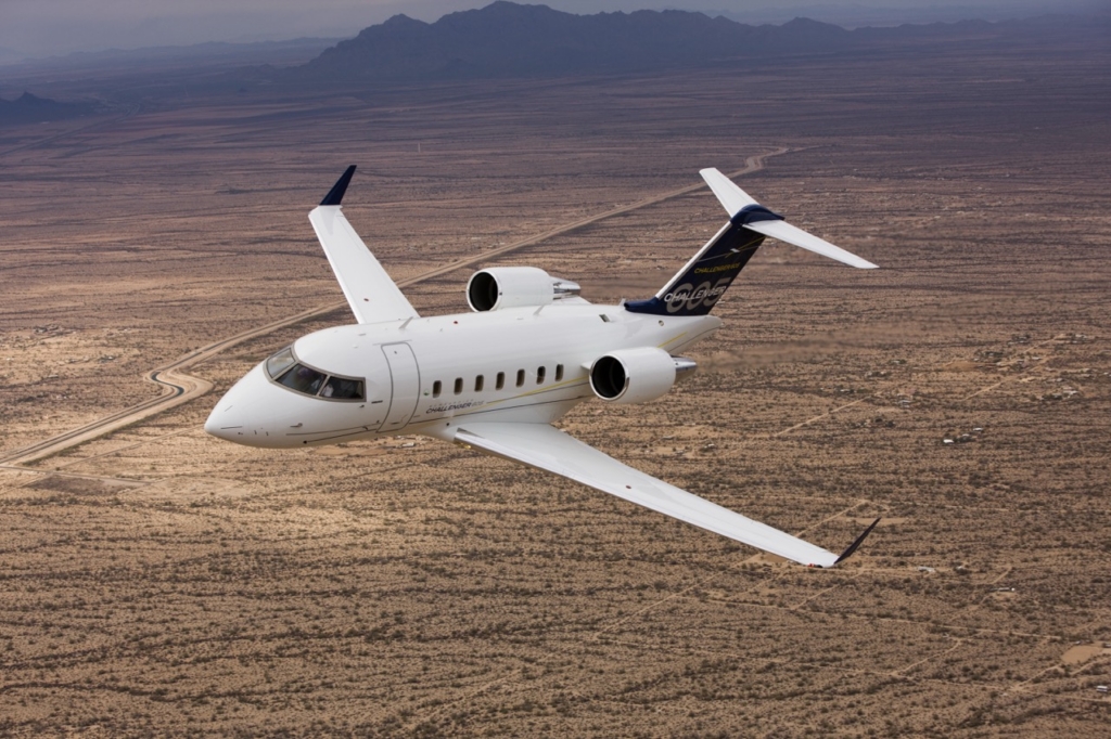 Challenger 605 flying above desert