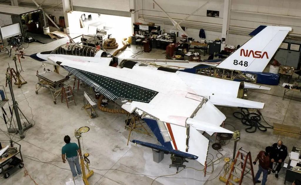 F-16XL Laminar Flow with NASA