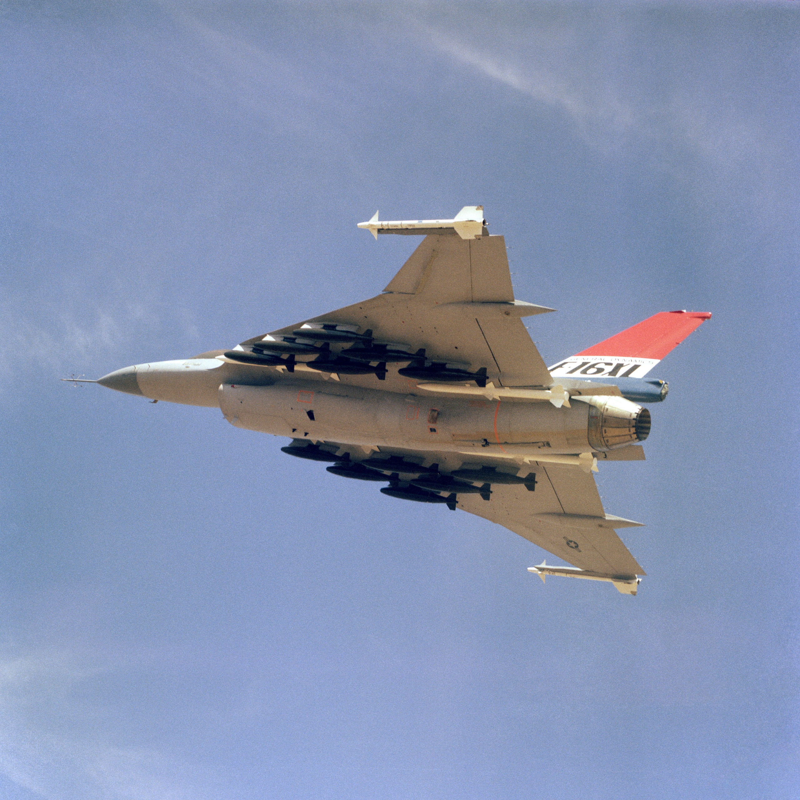 General Dynamics F-16XL