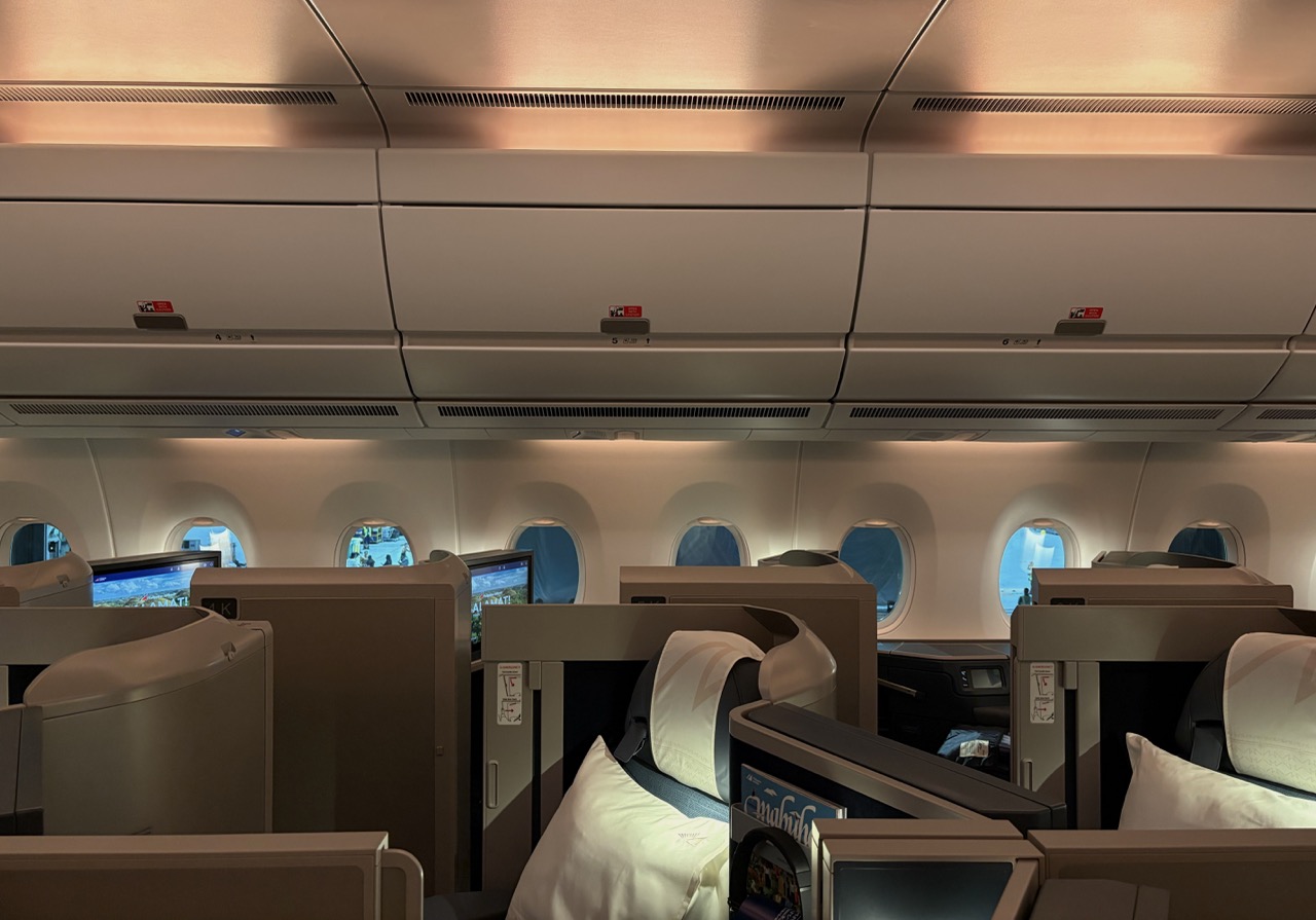 Philippine Airlines Airbus A350-1000 mood lighting candlelight dining
