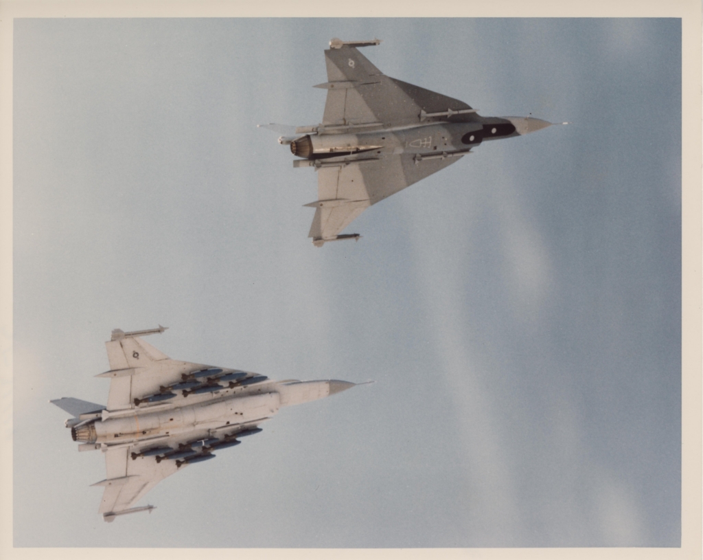 Two General Dynamics F-16XL