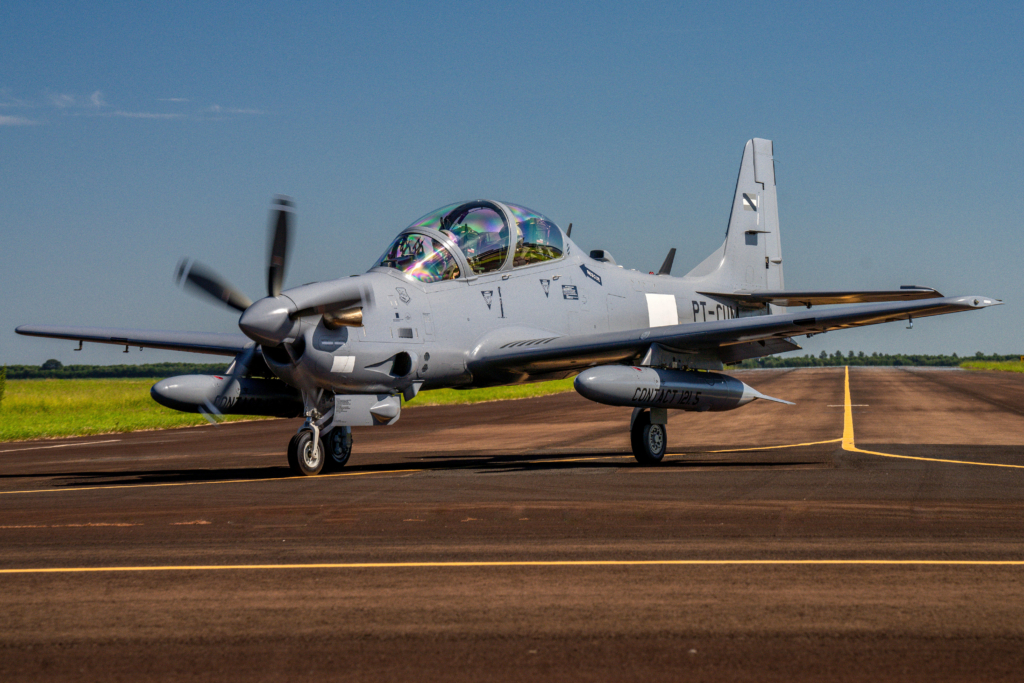 The FAU's second A-29B Super Tucano (wearing the temporary registration PT-CUM, but will soon be re-registered as 251) taxis to depart Embraer's Gavião Peixoto facility in Brazil before departing on its delivery flight to Uruguay on 17 February 2026. Image: Embraer/Claudio Capucho