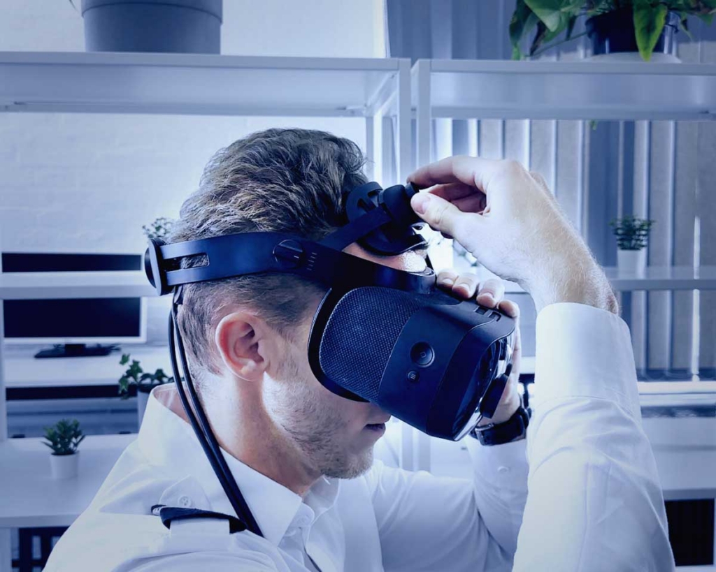 virtual reality trainer for pilots from AXIS