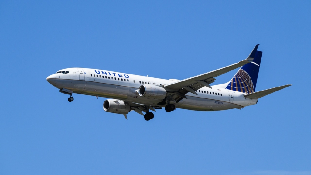 SeaTac, WA, USA - July 2, 2025; United Airlines Boeing 737-800 landing isolated against blue sky registration N86534