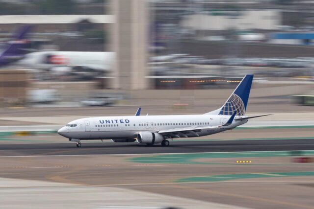San Diego, California, USA - April 30, 2013. United Airlines Boeing 737-824 N73275 arriving at San Diego International Airport.