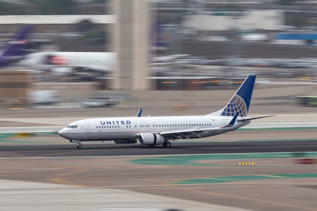 San Diego, California, USA - April 30, 2013. United Airlines Boeing 737-824 N73275 arriving at San Diego International Airport.