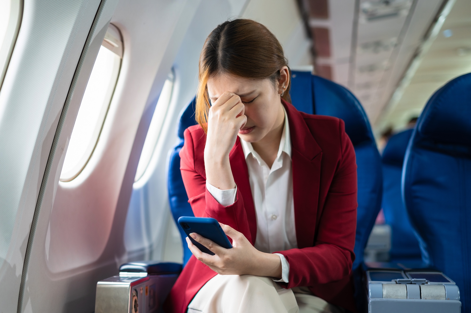Rawdogging, barebeating & other annoying air travel habits you must stop