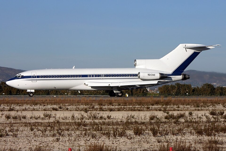 Boeing 727 registered 9q-cmc abandoned at Faro Airport