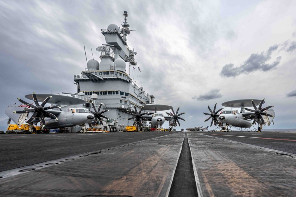 E-2C Hawkeye of Frech Navy Flotille 4F on Charles de Gaulle