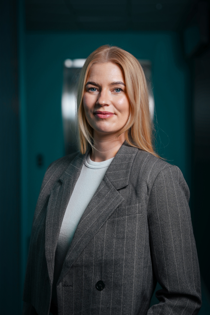 Sigrid Falck, Chief Marketing Officer, Web Manuals_Headshot 2