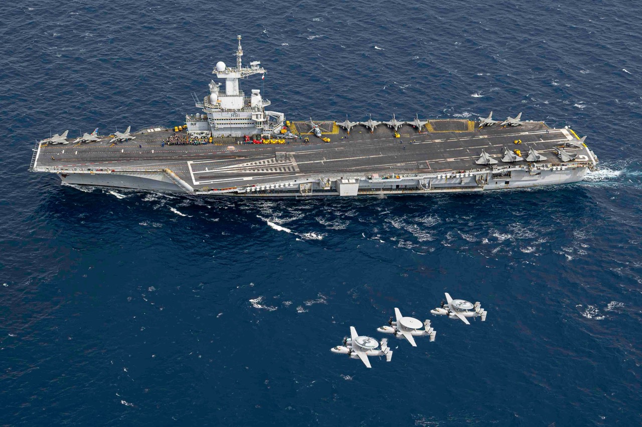 E-2C Hawkeye of Frech Navy Flotille 4F on Charles de Gaulle