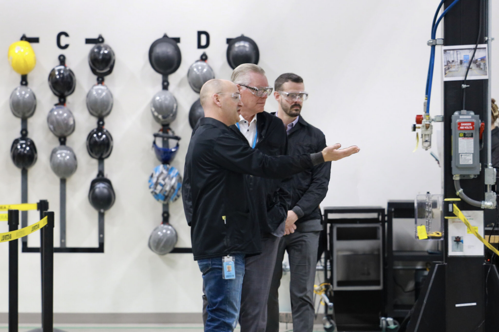 Delta CEO Ed Bastian and Amazon CEO Andy Jassy at Amazon facility