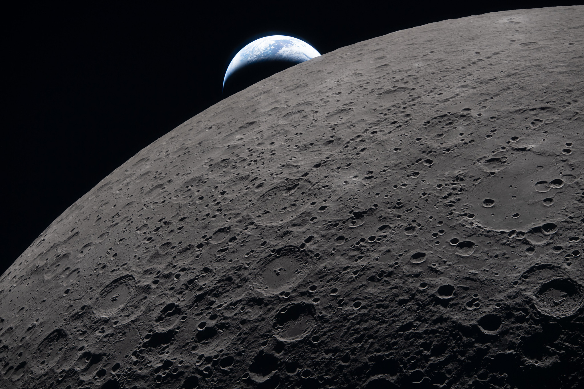NASA Artemis crew capture earthrise from behind the moon