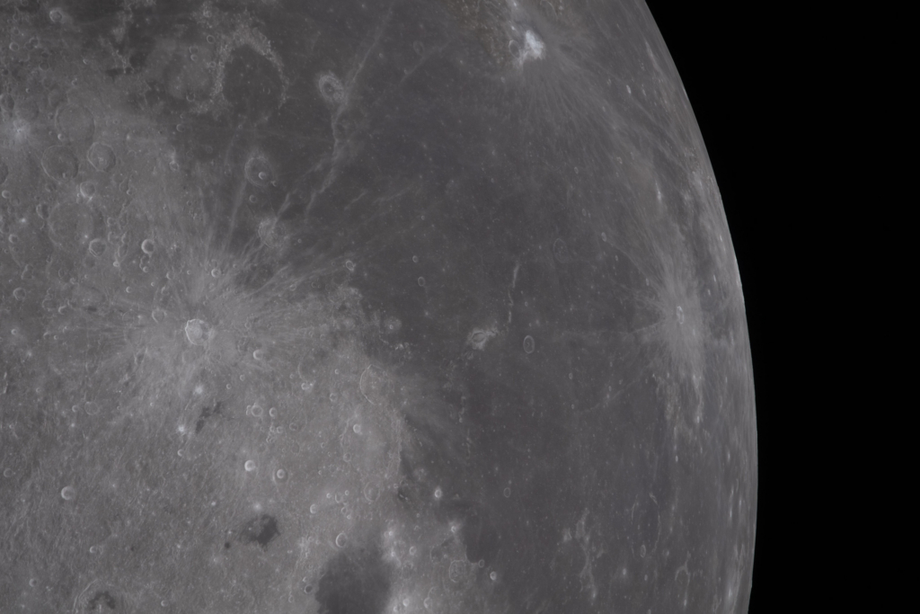 artemis sends back photos from the far side of the moon