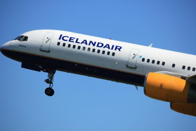 Icelandair Boeing 757-200