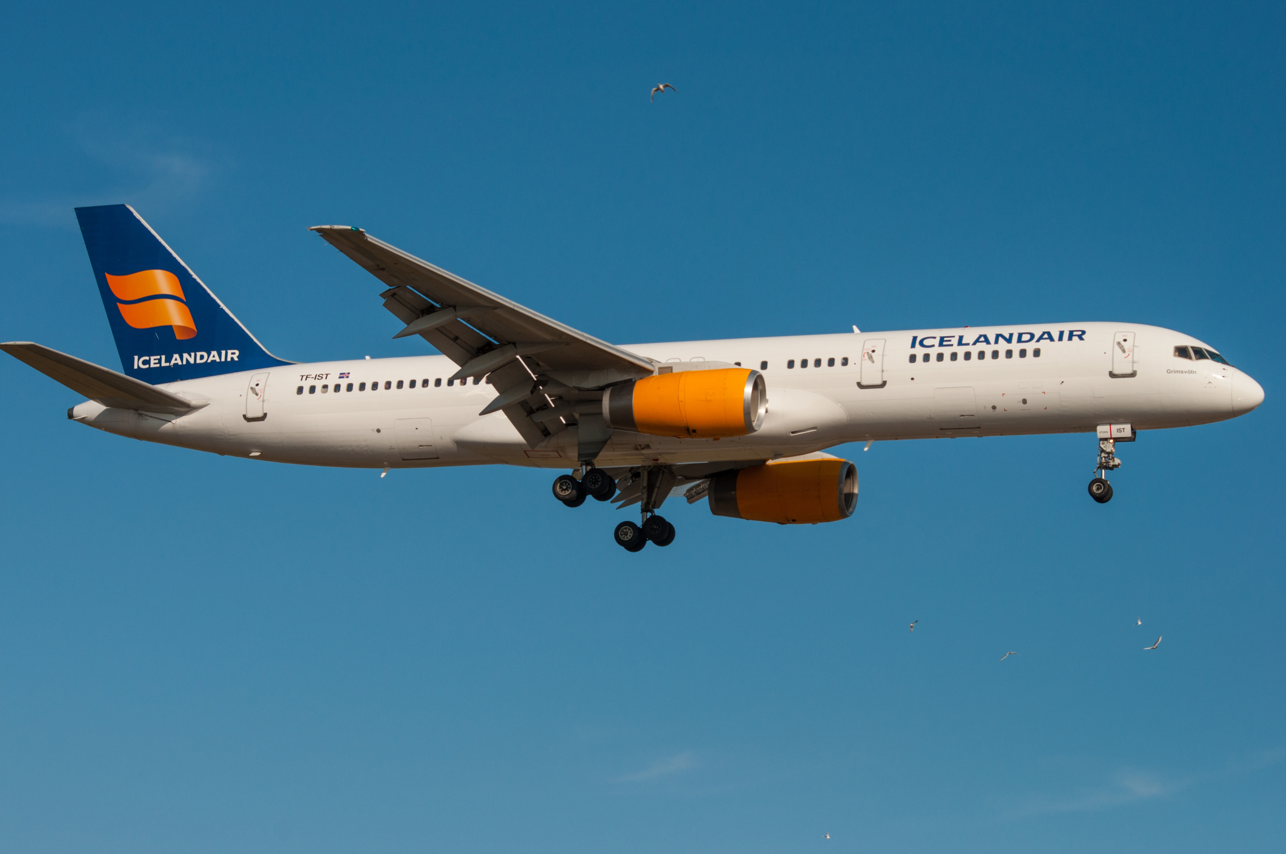 Icelandair Boeing 757-200
