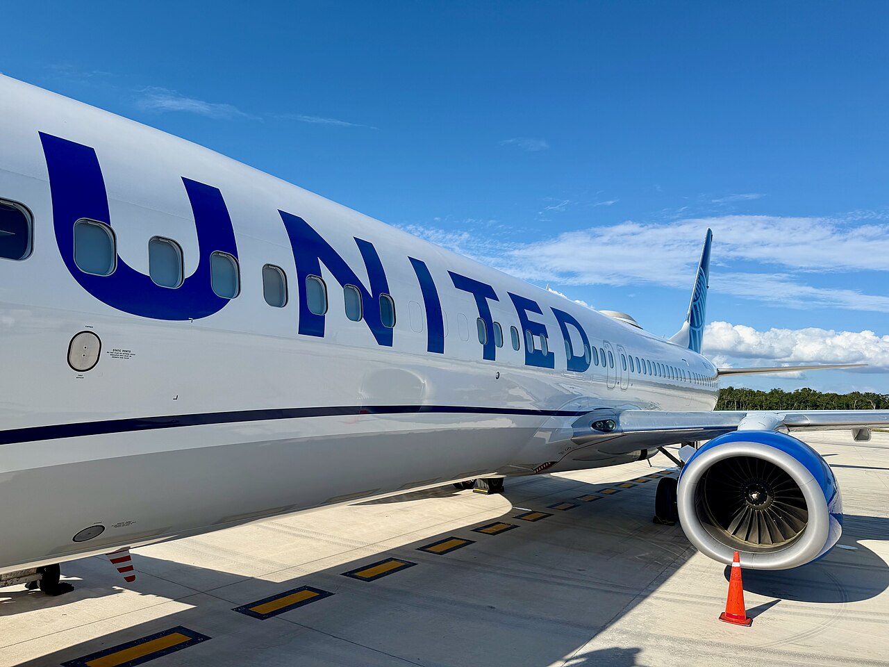 United Boeing 737-900ER
