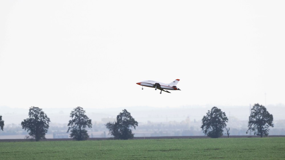 DLR morphing aircraft wings test