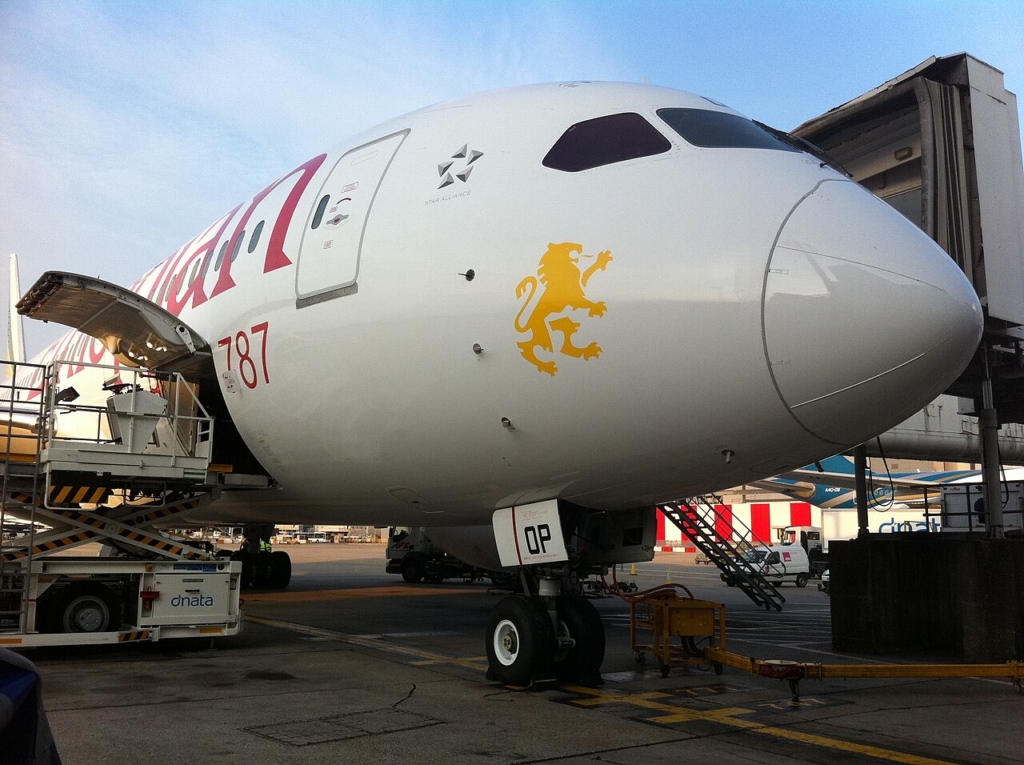 ET-AOP_Boeing_787_Ethiopian_Nose_(9323028916)