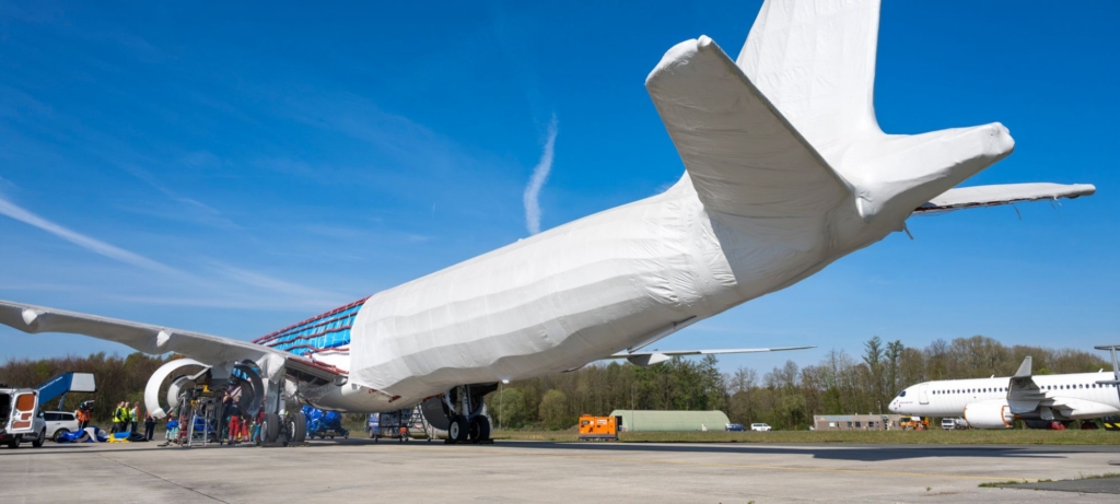 KLM Cityhopper prepares E195-E2 for rentry after temporary grouding due to engine issues