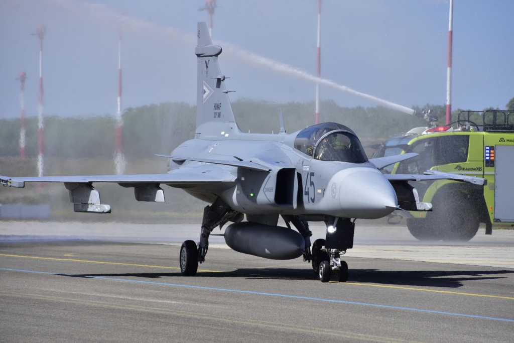 One of the HuAF's two newly delivered JAS 39C Gripen fighters is seen arriving at Kecskemét Air Base on 29 April 2026. Image: Hungarian MOD/Zord Gábor László