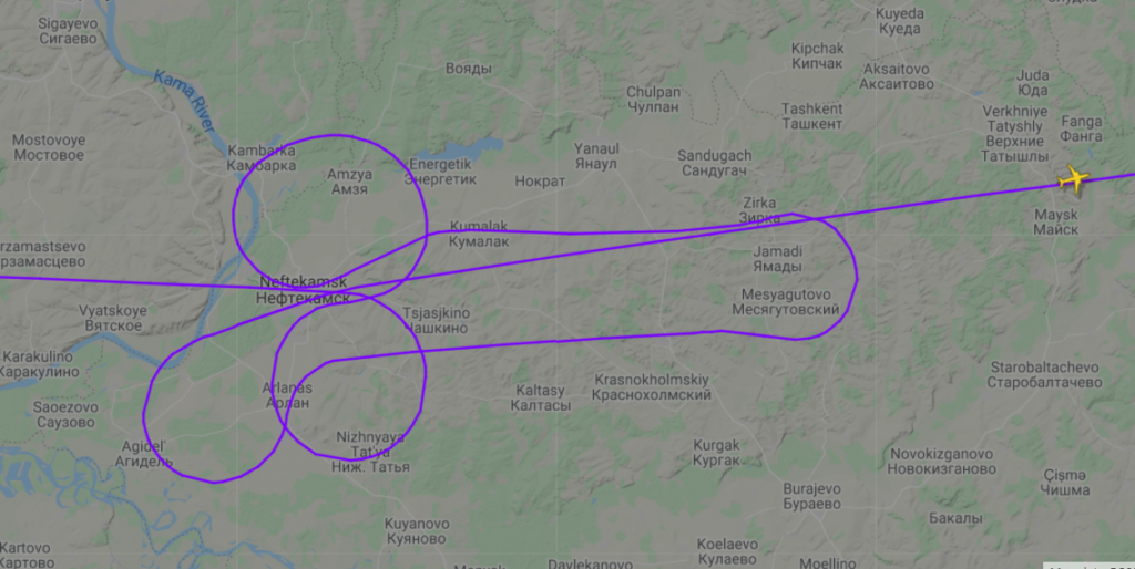 Pobeda Airlines Boeing 737 draws a penis in the sky
