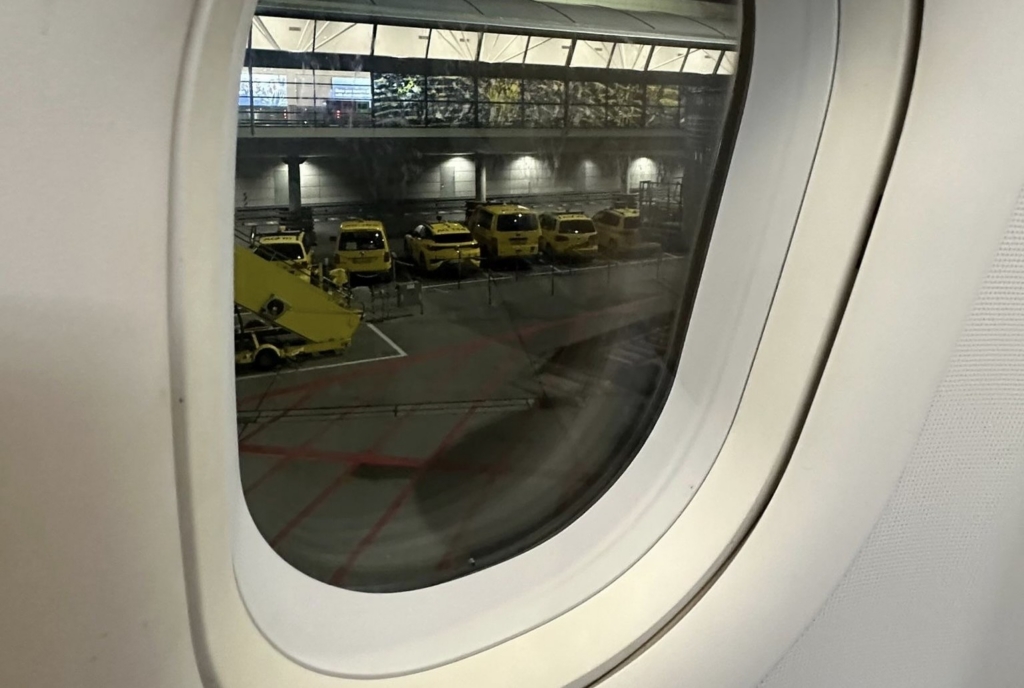 Aircraft passenger window