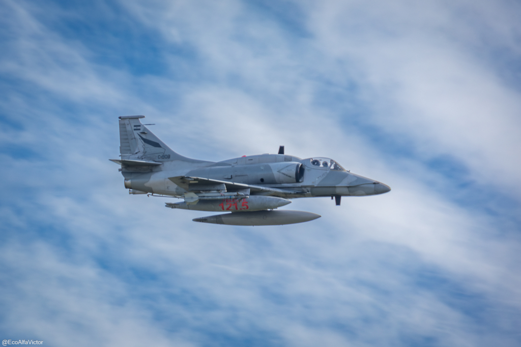 A-4AR Fightinghawks flying