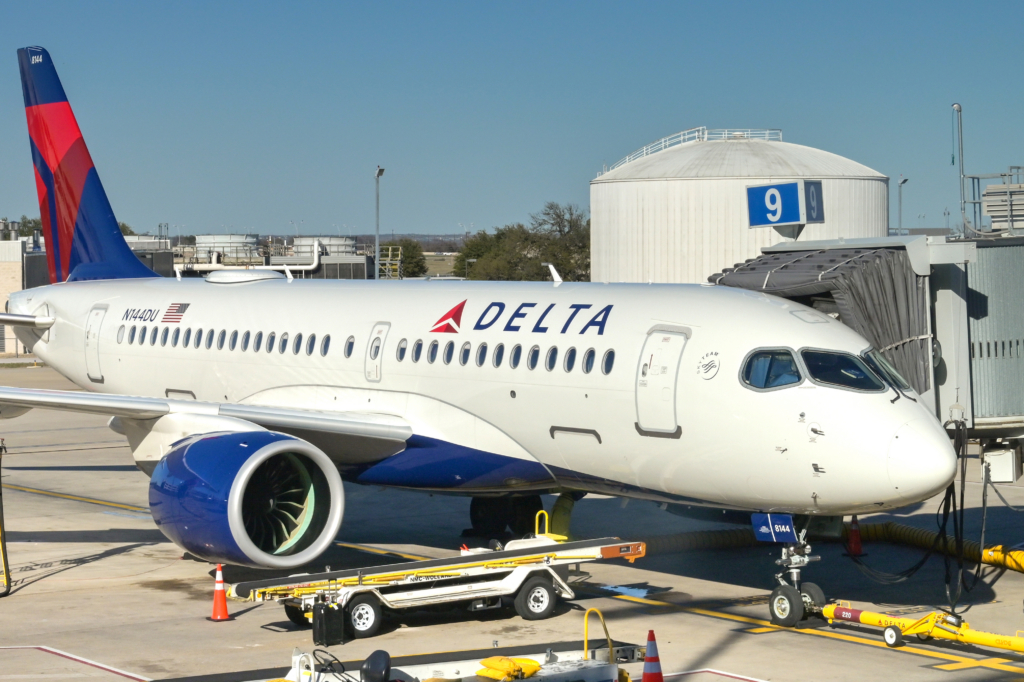 Delta A220