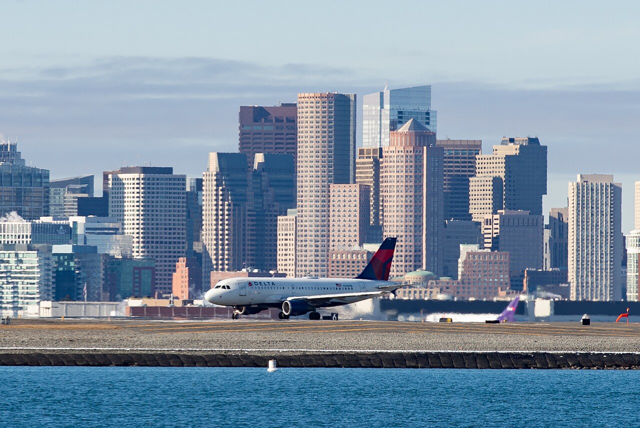 Delta N362NB taxiing for takeoff from Boston Logan International Airport