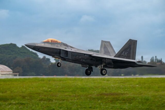US Air Force F-22s arrive in Japan