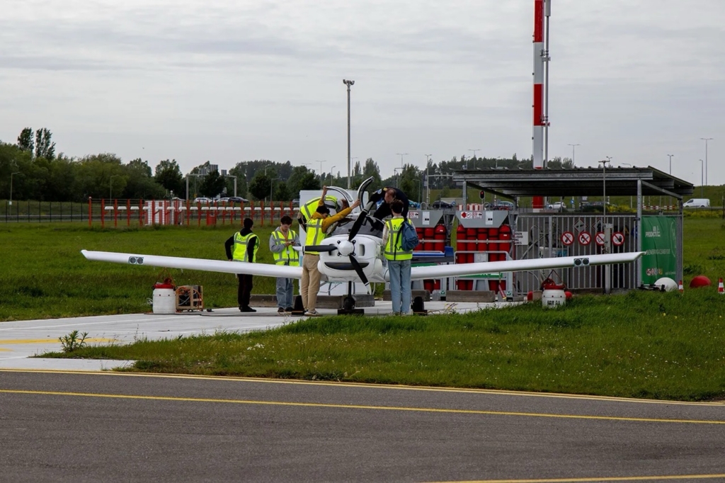 TU Delft team tests hydrogen aircraft at Rotterdam The Hague Airport