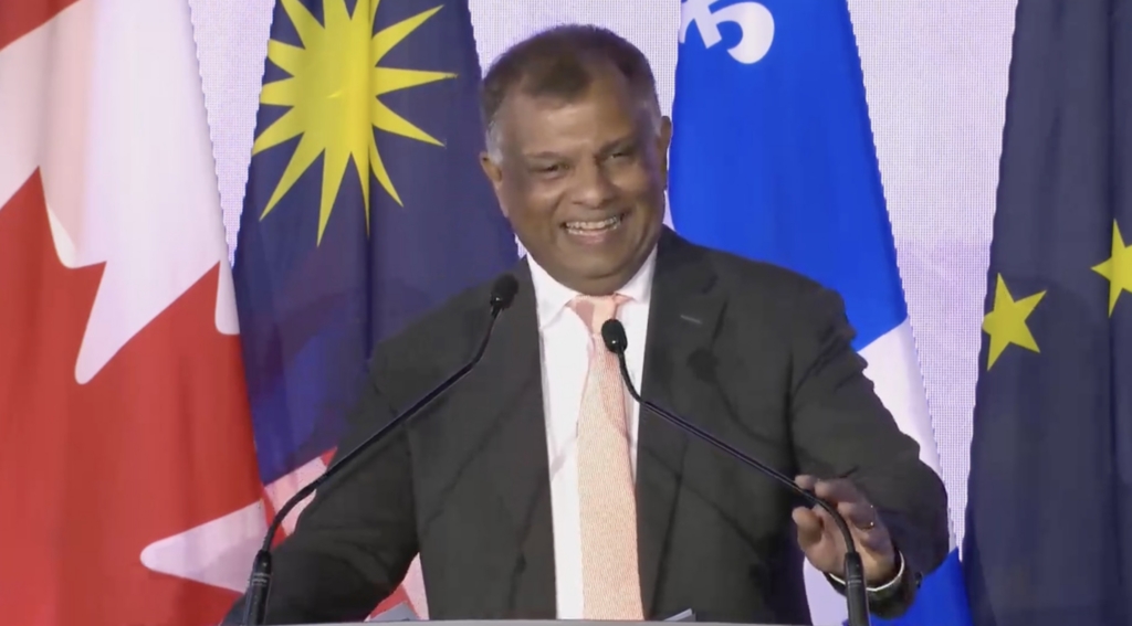 Tony Fernandes at AirAsia's Airbus A220 announcement