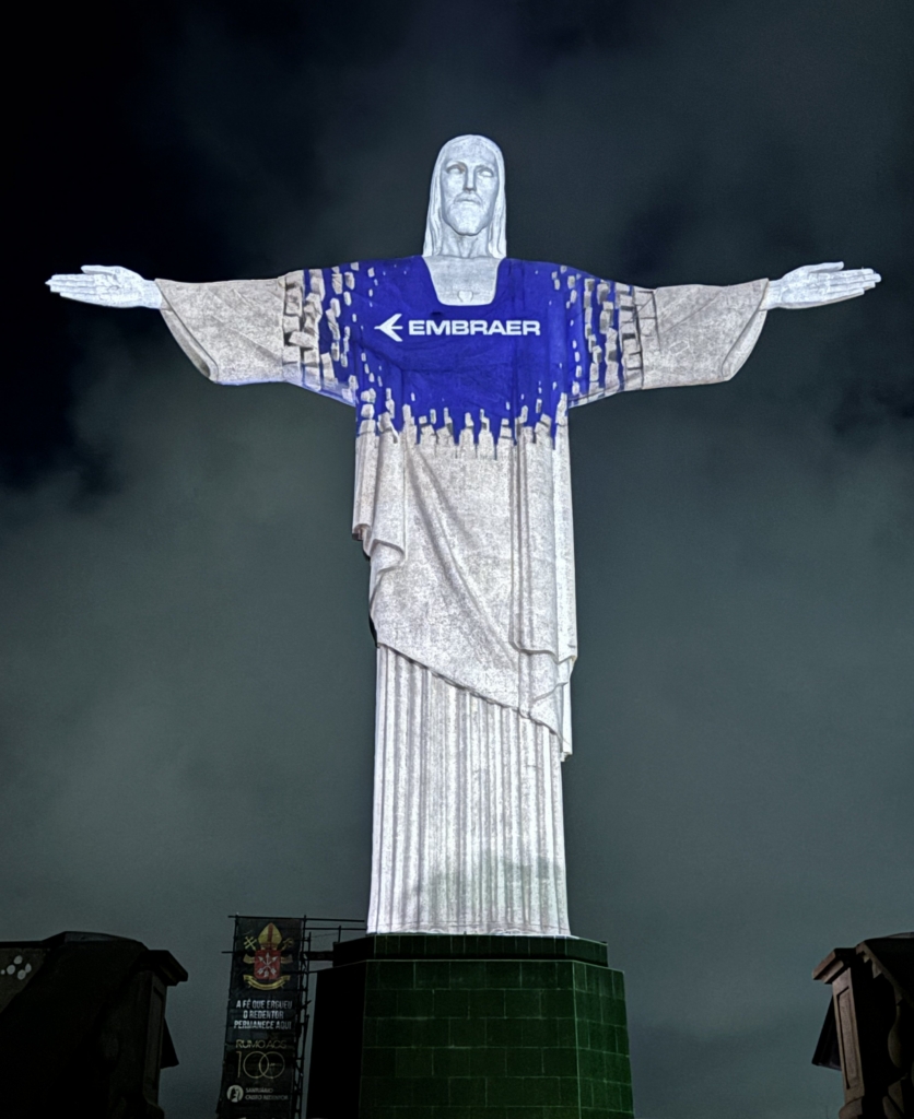 Embraer projects E2 onto Christ the Redeemer in Rio