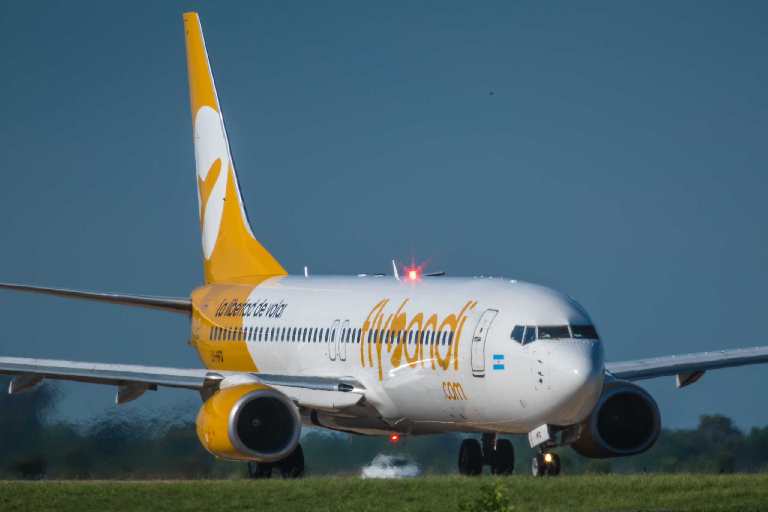 Flybondi Boeing 737-800