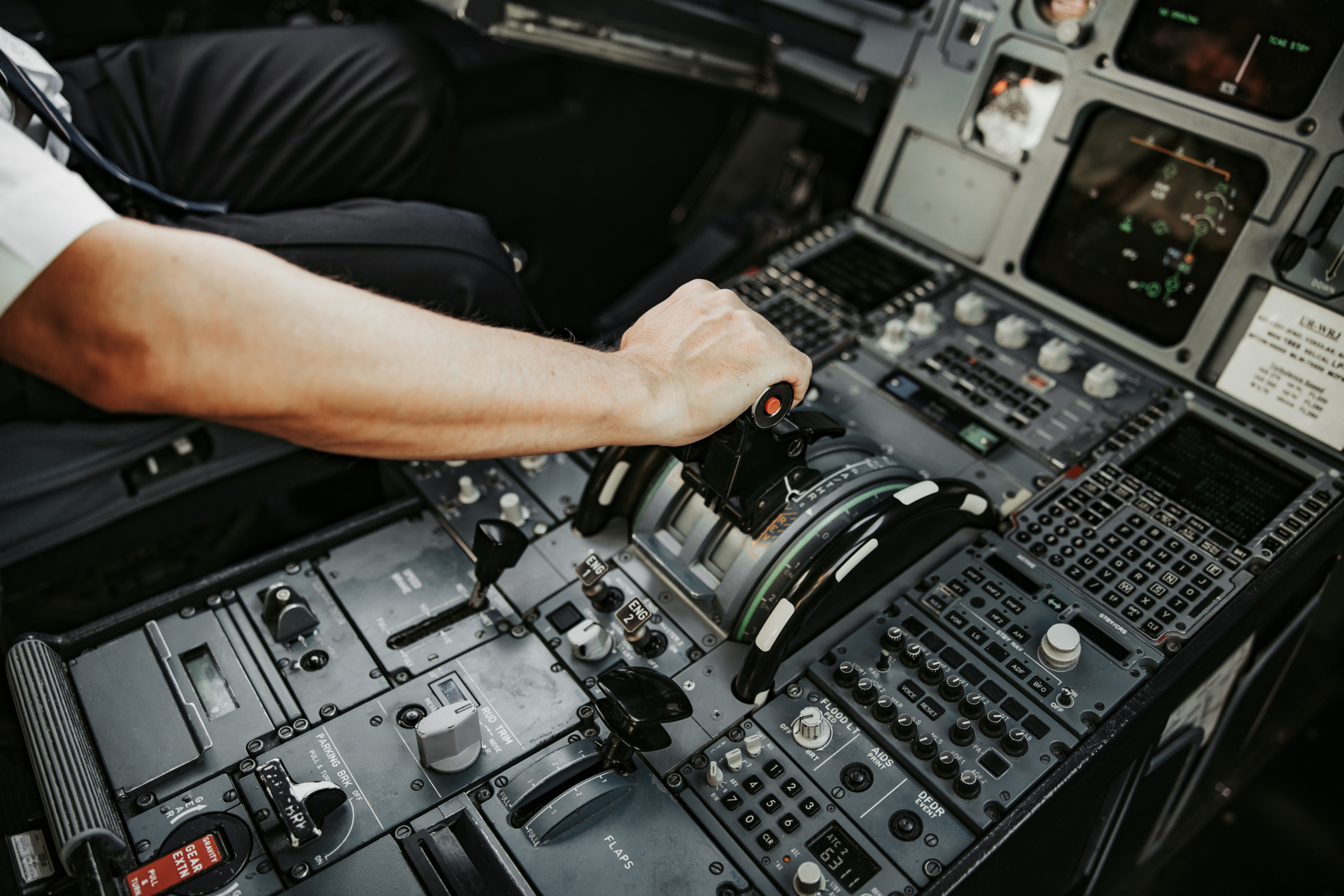 Jet aircraft throttles