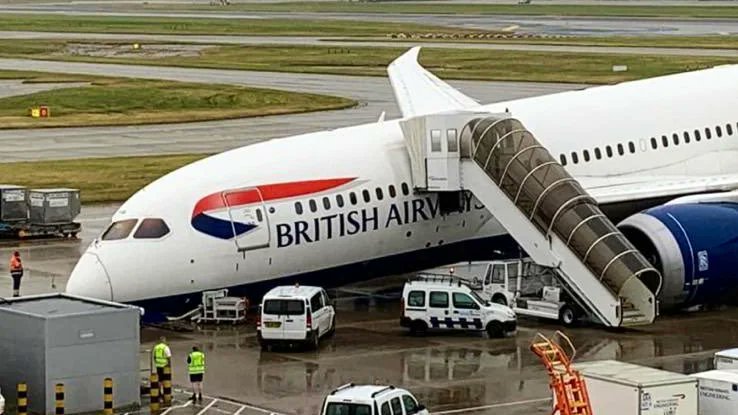 British Airways boeing 787 landing gear failure