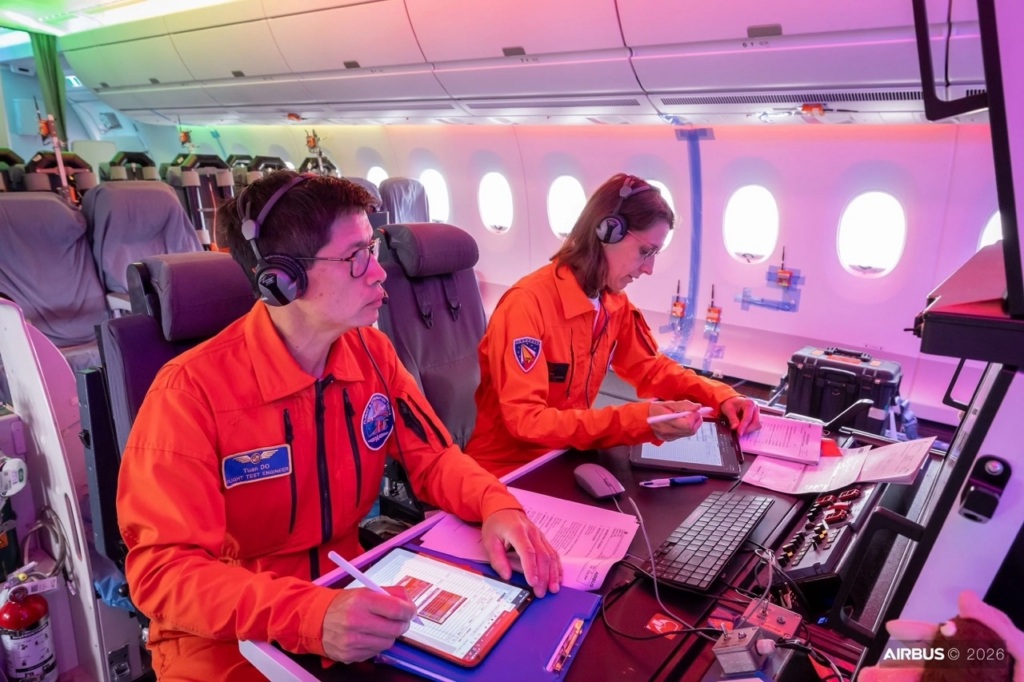 Flight test engineer workstation A350-1000ULR