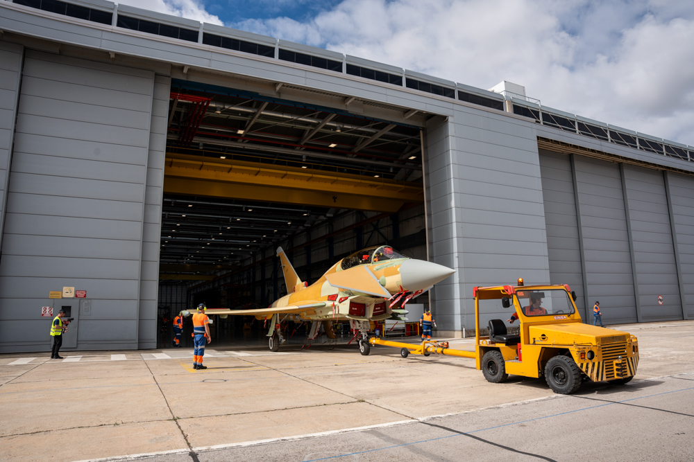 First spanish eurofighter leaves the hangar