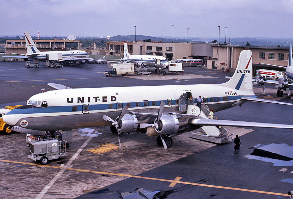 United Airlines DC-6