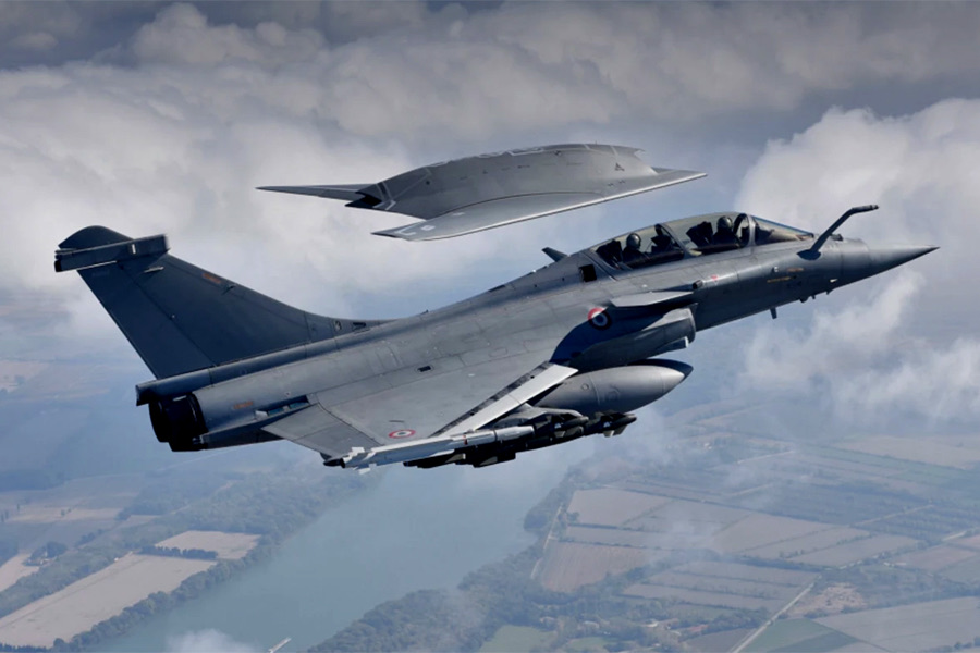 Dassault Rafale flying with stealthy uncrewed aircraft