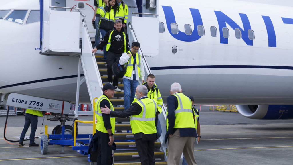 The 737-10 1G003 test crew was greeted by VP/GM Chris Payne and Chief Engineer Jim Williams upon arrival. 