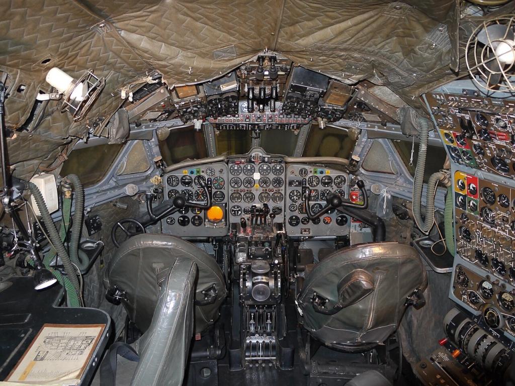 De Havilland Comet cockpit