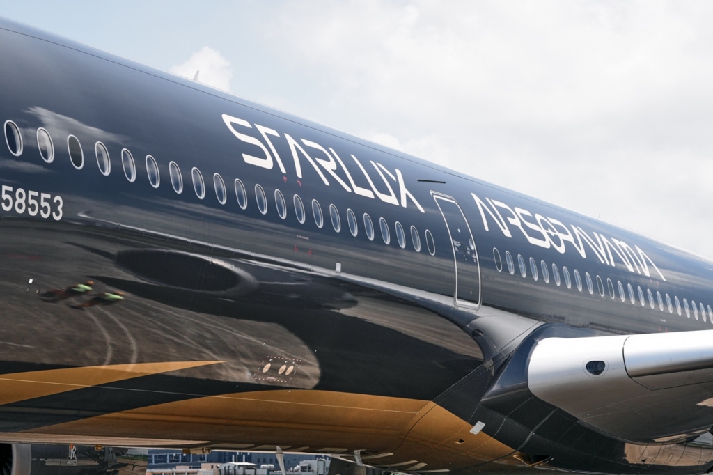 STARLUX AIRSORAYAMA Silver A350-1000