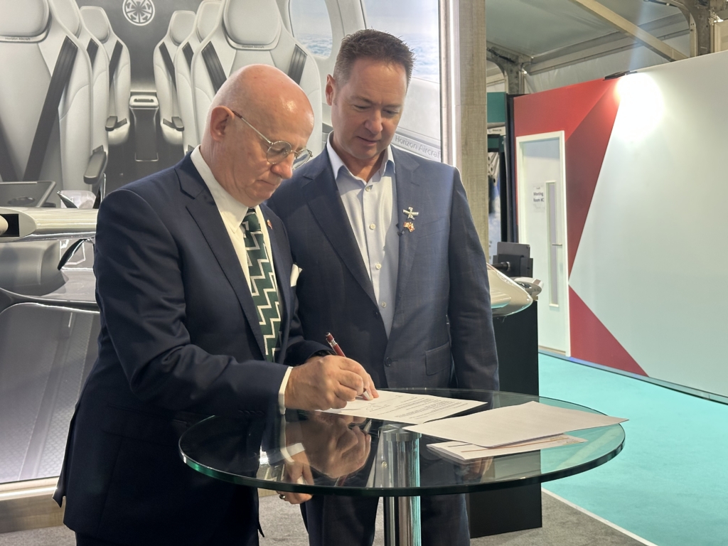 Horizon aircraft cavorite signing at FIA