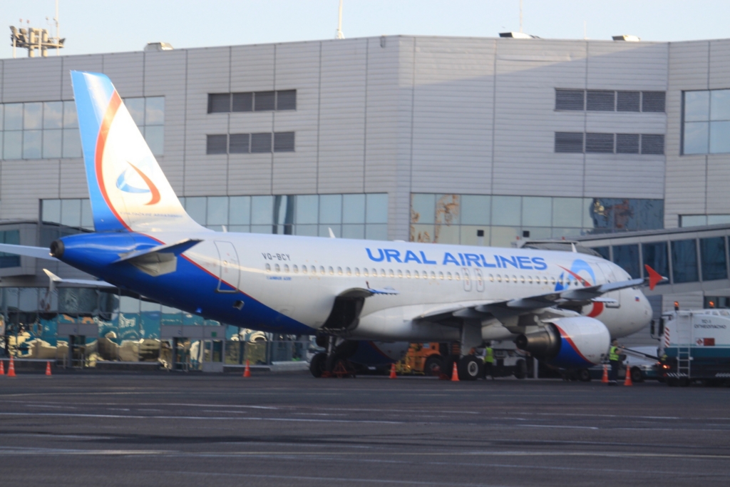 Ural Airlines Airbus A320 aeroprints.com, CC BY-SA 3.0, via Wikimedia Commons