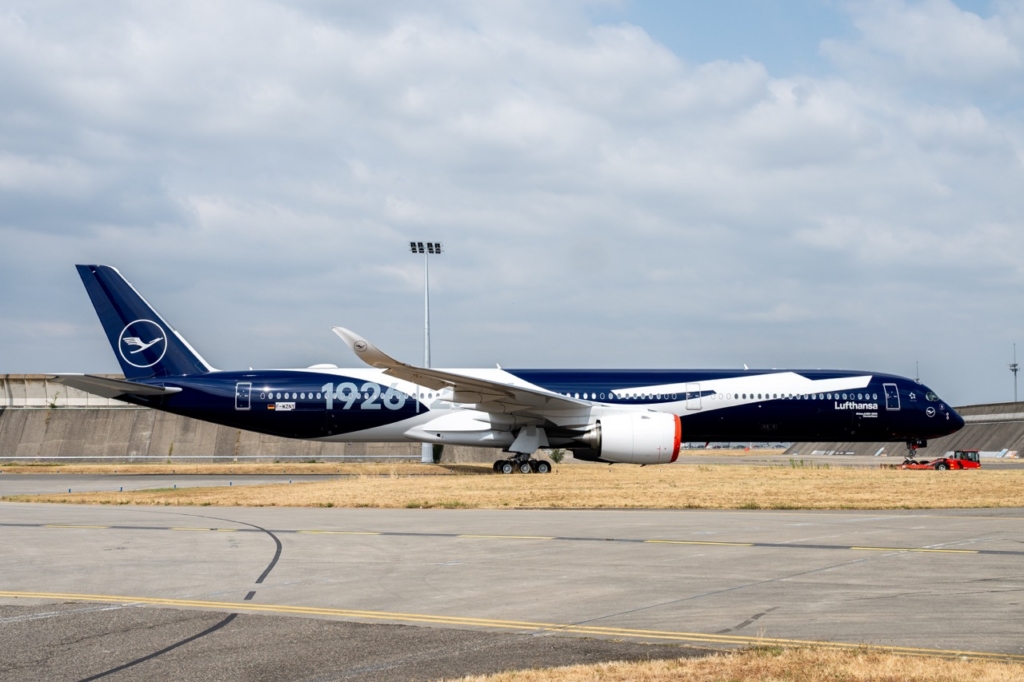 Lufthansa 100 year special livery A350-1000