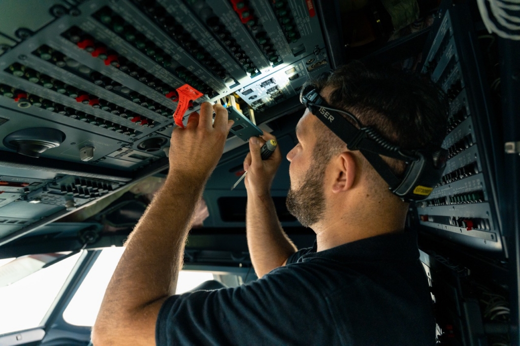 Lufthansa Starlink installation