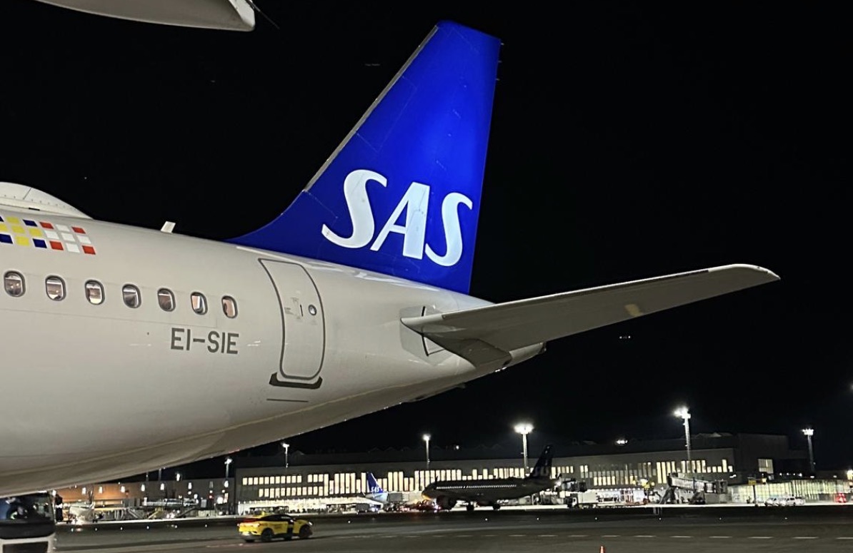 SAS Scandinavian Airlines Airbus A320neo tail and registration