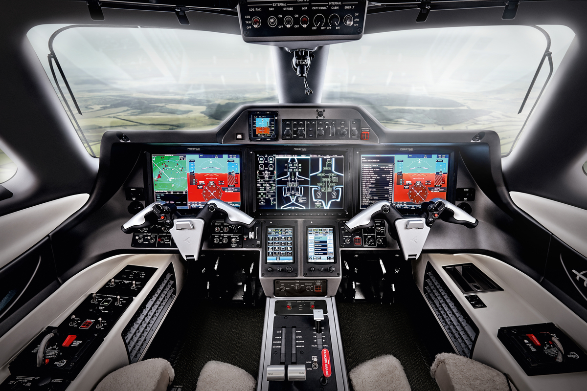 Embraer Phenom 300EV